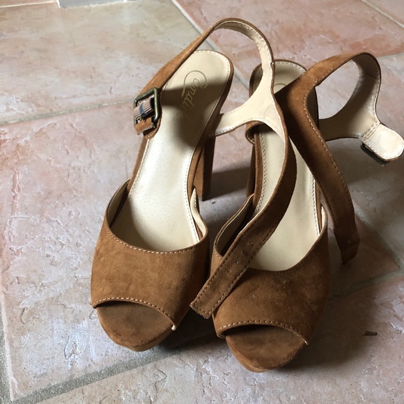 Suede camel color platform heels - Picture 2 of 3